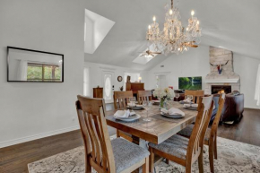 Sparkling! Newly Renovated Haus-Close to Main St!